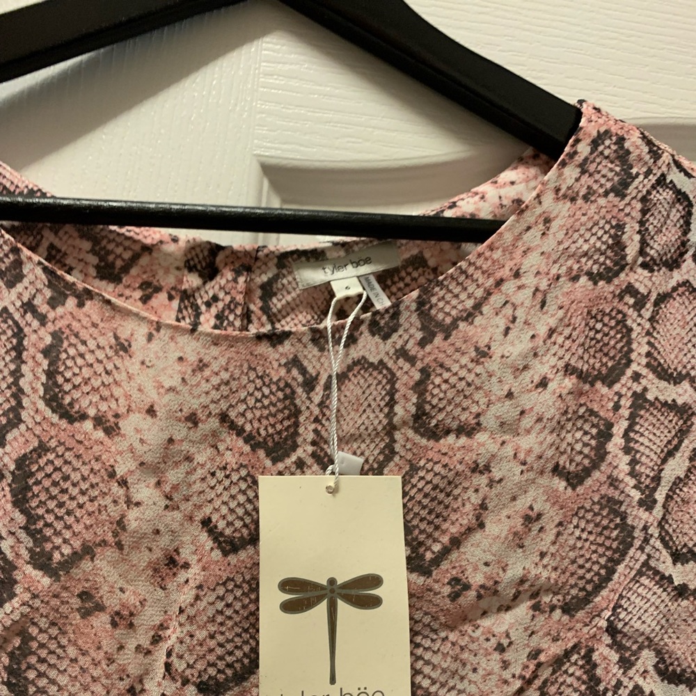 Long sleeve Tyler boe top in mauve snakeskin print